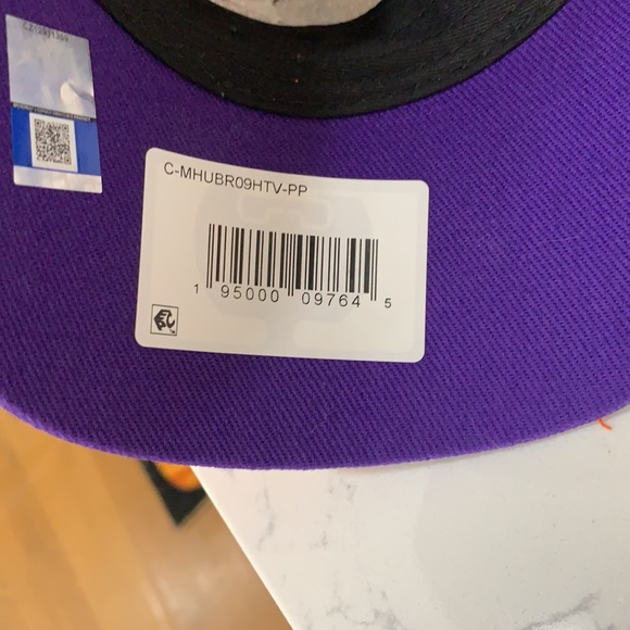 New Never Worn Velcro Adjust Cap - Picture 3 of 7